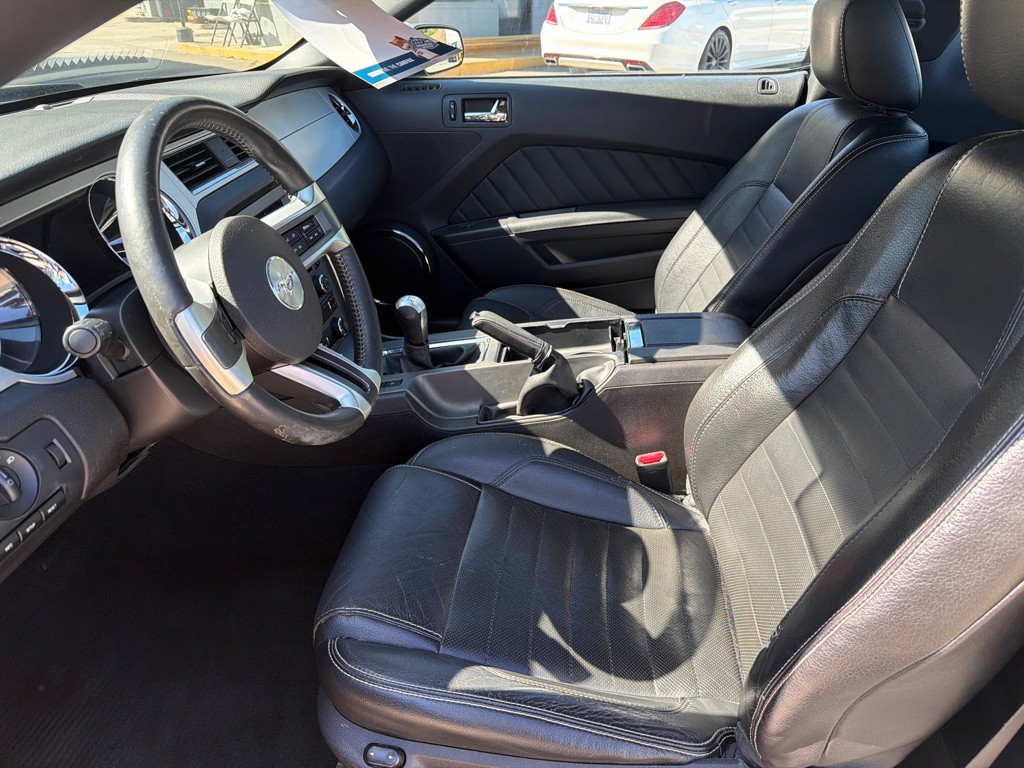 2010 Ford Mustang Image 11