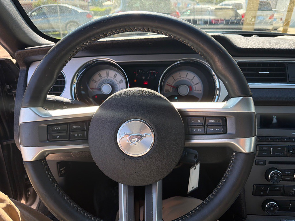2010 Ford Mustang Image 12
