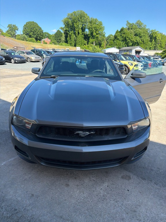 2010 Ford Mustang Image 18
