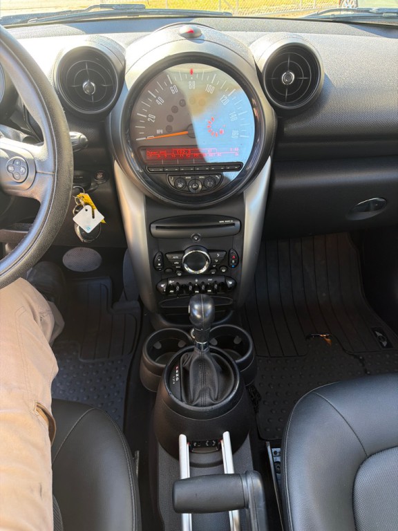 2016 MINI Cooper Image 10