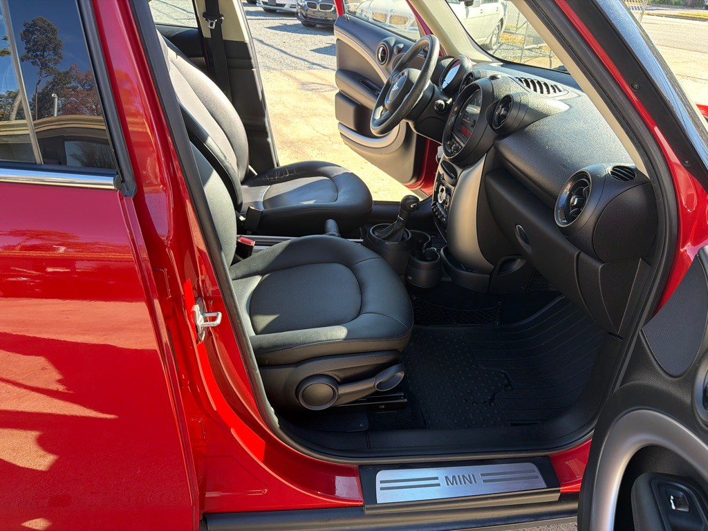 2016 MINI Cooper Image 17