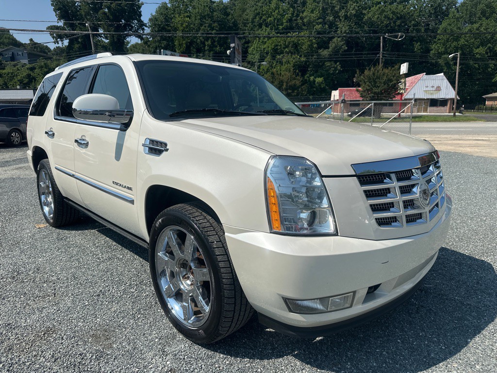 2010 Cadillac Escalade Image 4