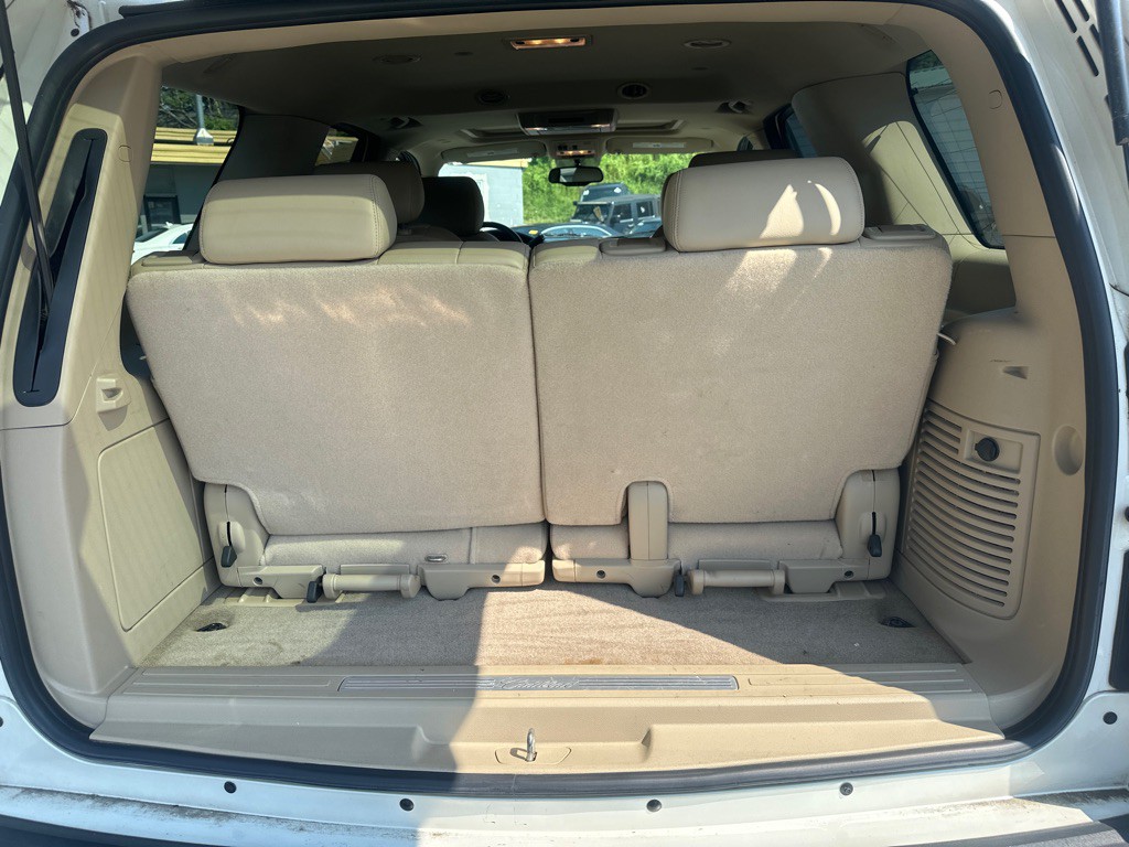 2010 Cadillac Escalade Image 8