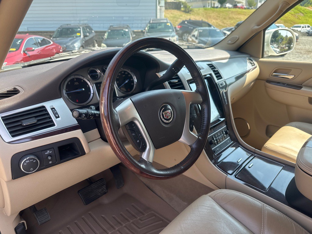 2010 Cadillac Escalade Image 14