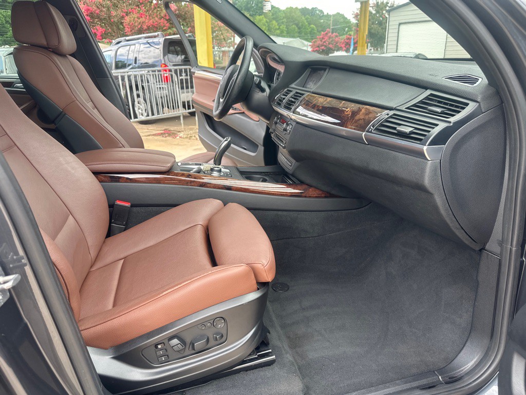 2011 BMW X5 Image 16