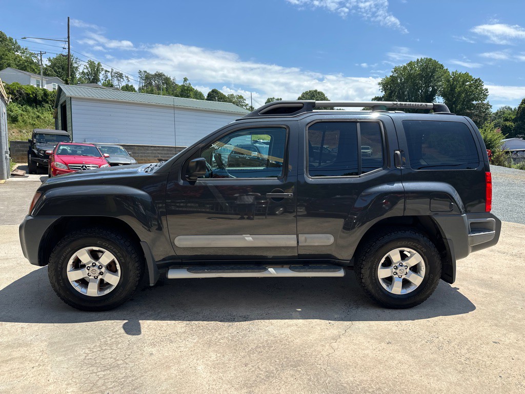 2012 Nissan Xterra Image 2