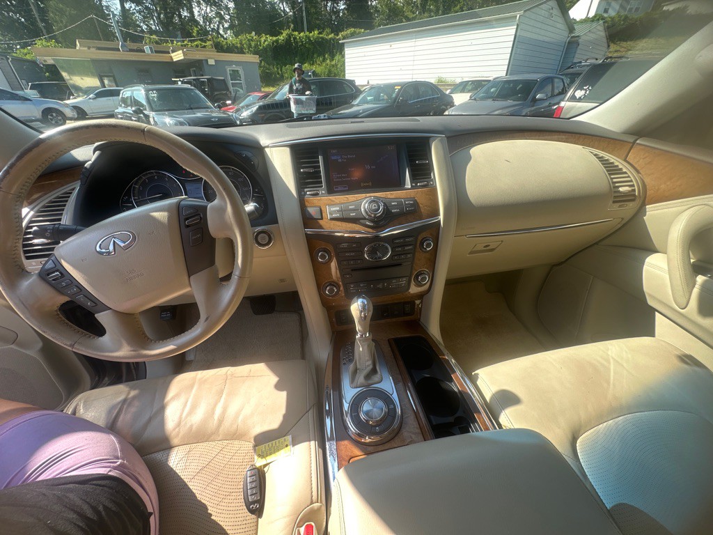 2014 INFINITI QX80 Image 11