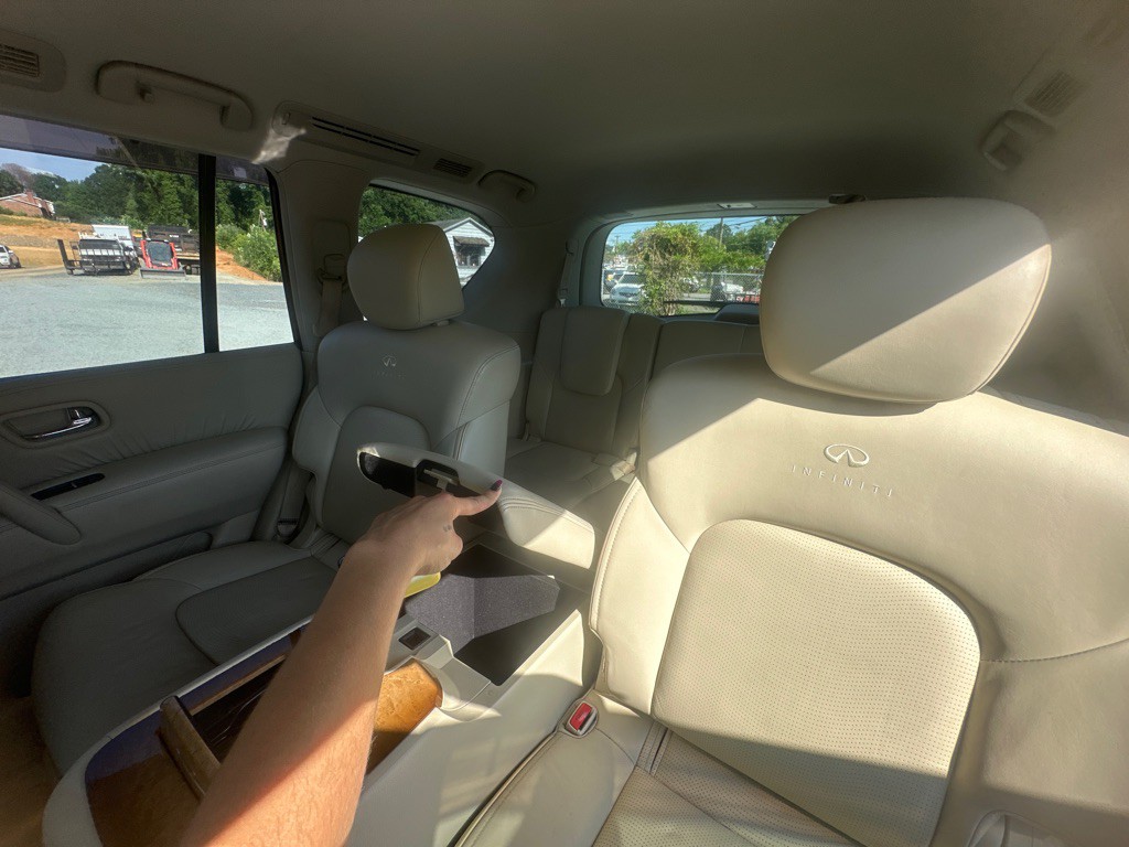 2014 INFINITI QX80 Image 17