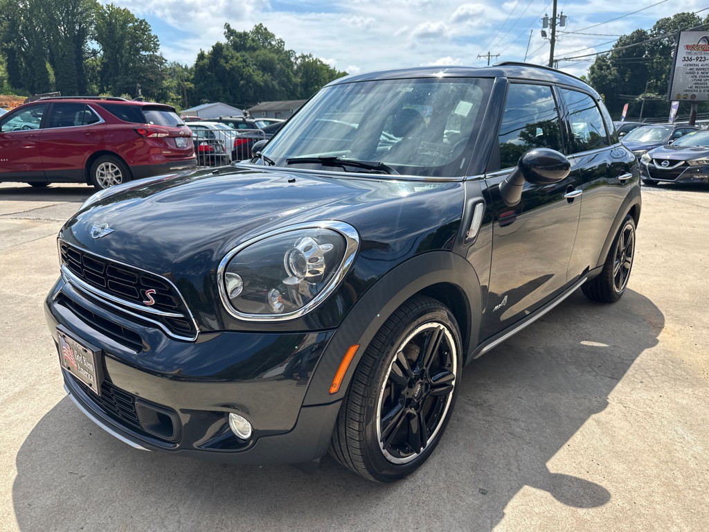 2015 MINI Cooper Image 1
