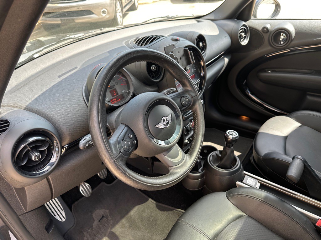 2015 MINI Cooper Image 12