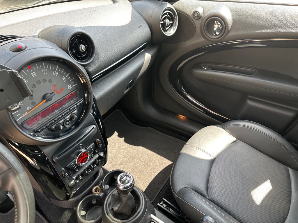 2015 MINI Cooper Image 14
