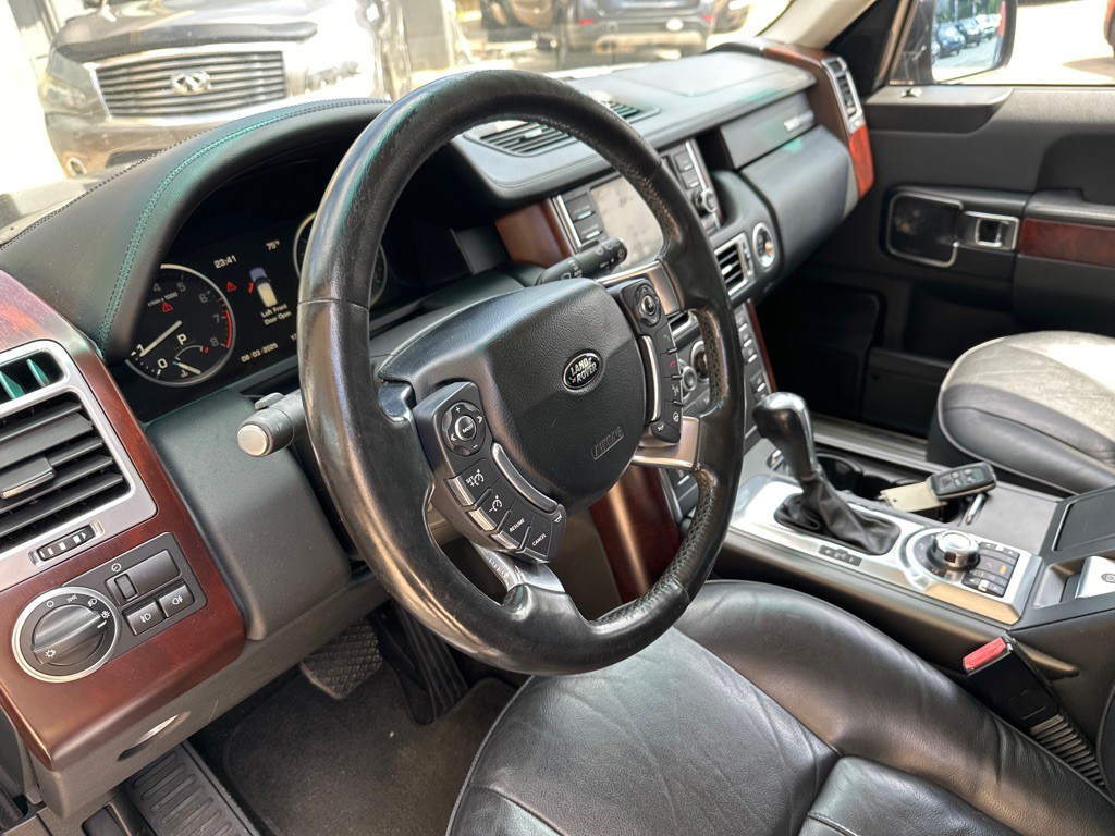 2012 Land Rover Range Rover Image 11
