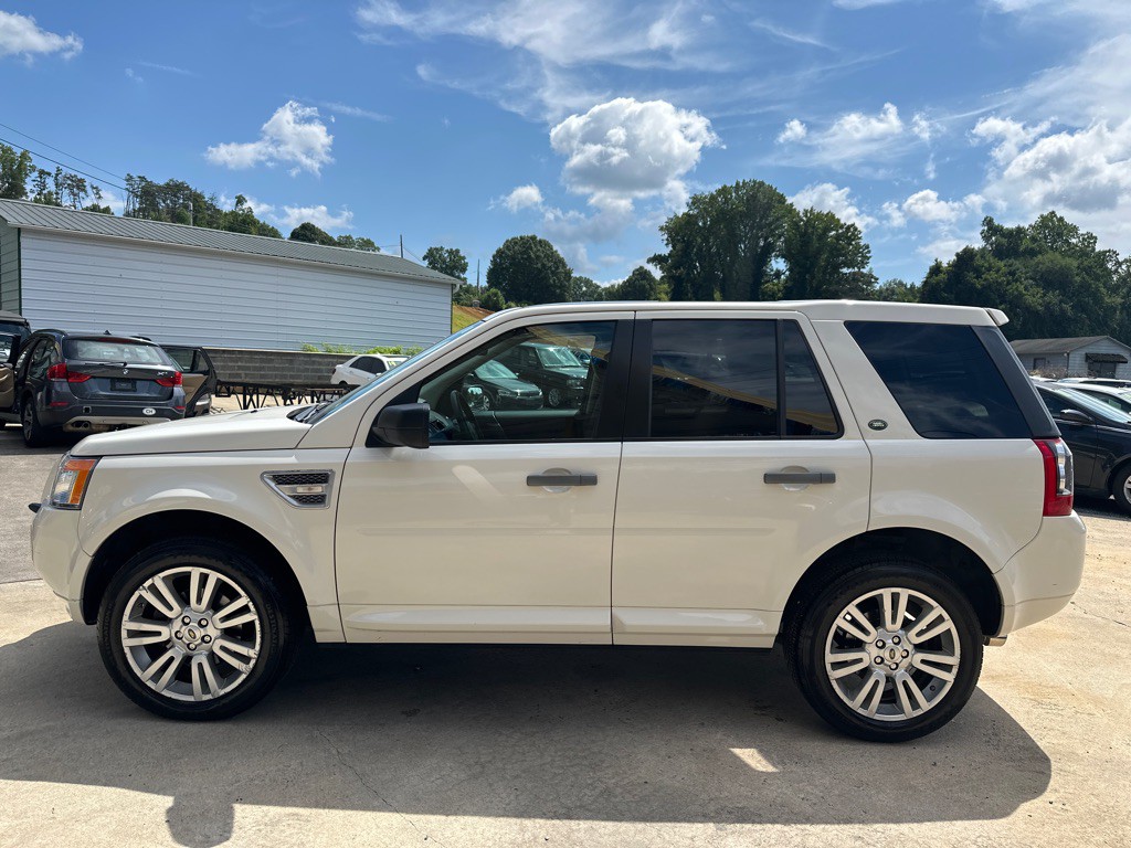 2009 Land Rover LR2 Image 2