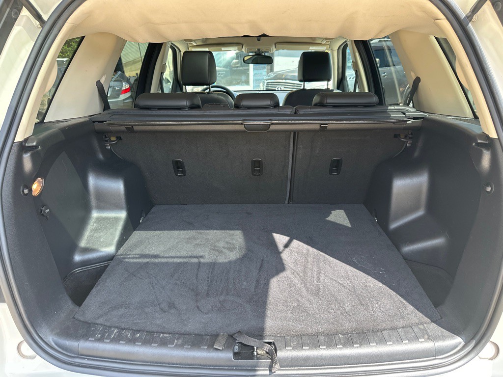 2009 Land Rover LR2 Image 8