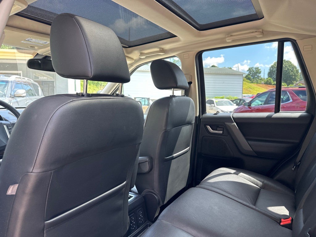 2009 Land Rover LR2 Image 16