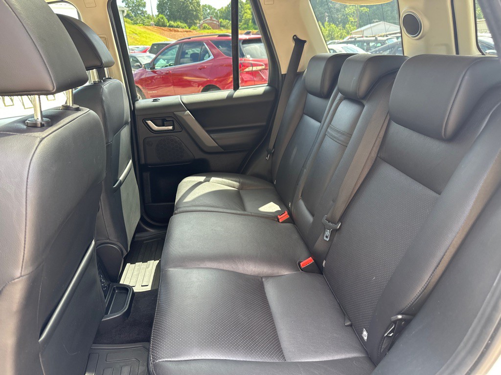 2009 Land Rover LR2 Image 17