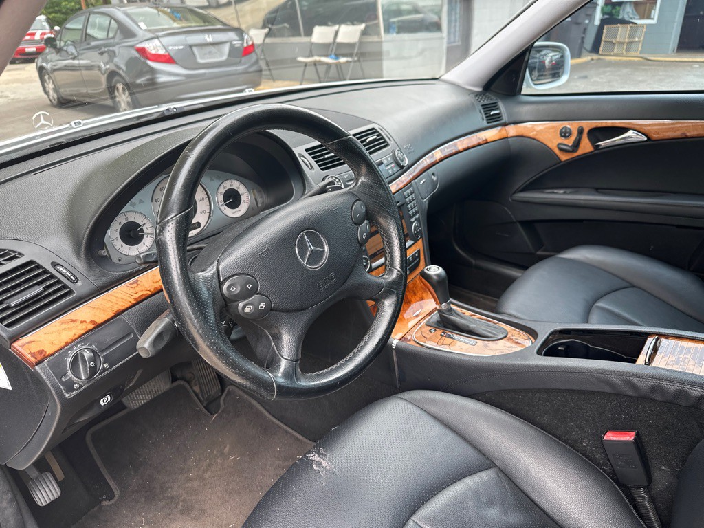 2009 Mercedes-Benz E-Class Image 11