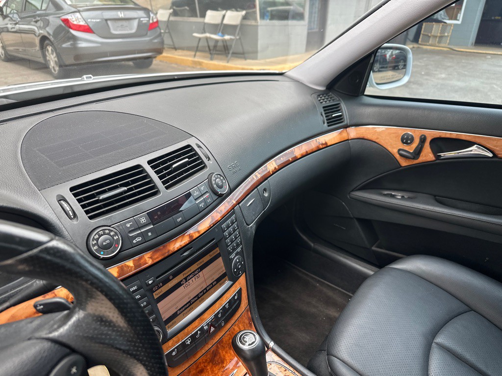 2009 Mercedes-Benz E-Class Image 13