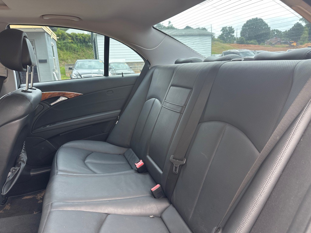 2009 Mercedes-Benz E-Class Image 16