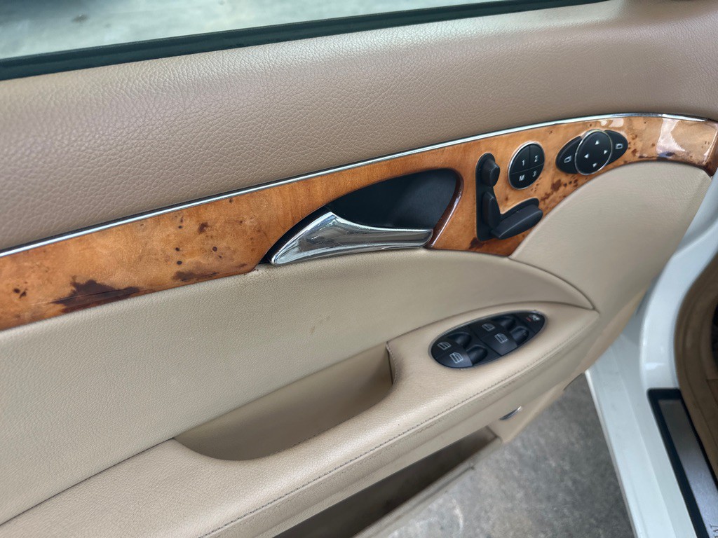 2008 Mercedes-Benz E-Class Image 11