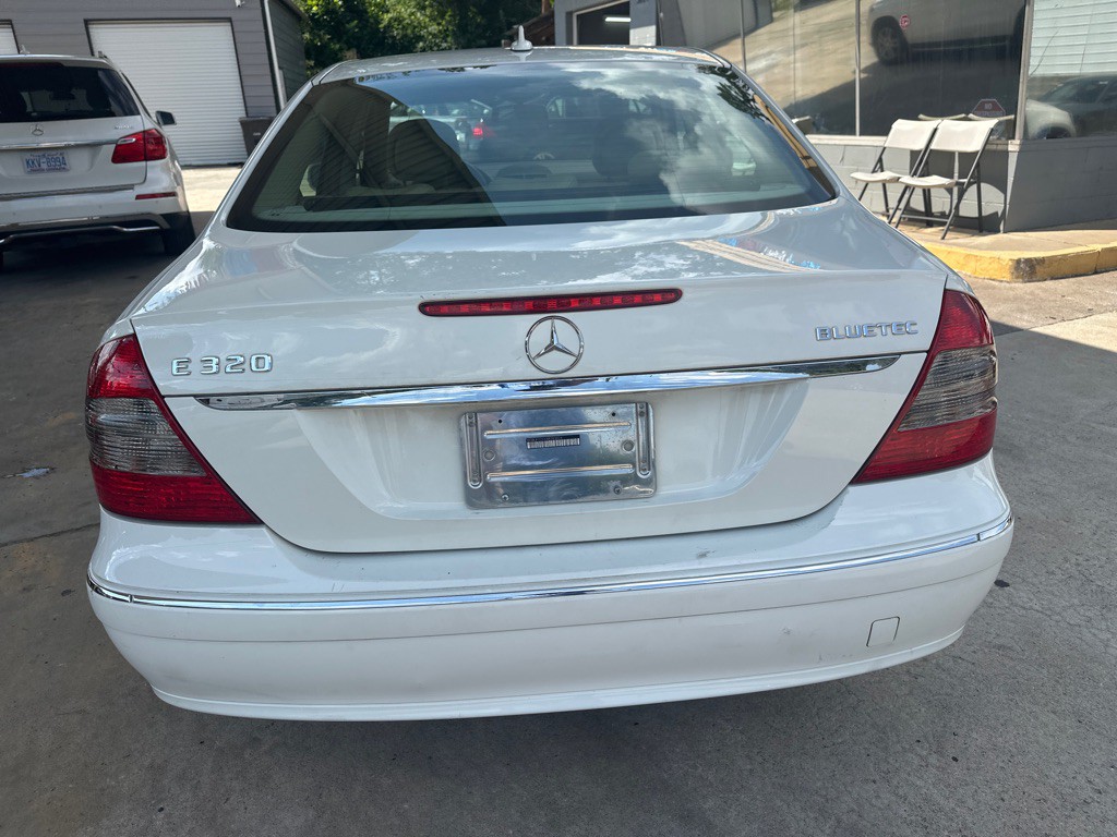 2008 Mercedes-Benz E-Class Image 8
