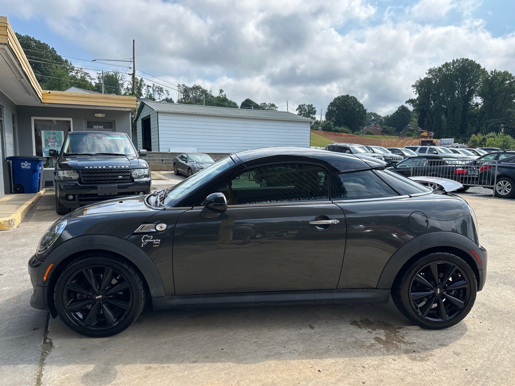 2013 MINI Cooper Image 2