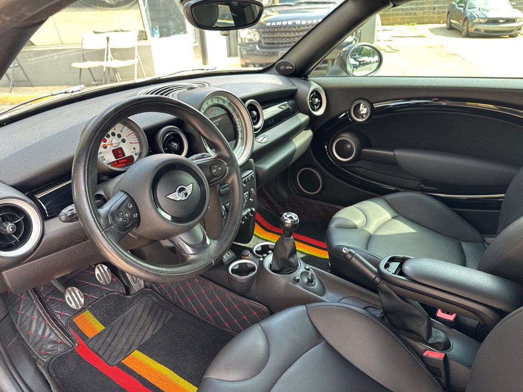 2013 MINI Cooper Image 13