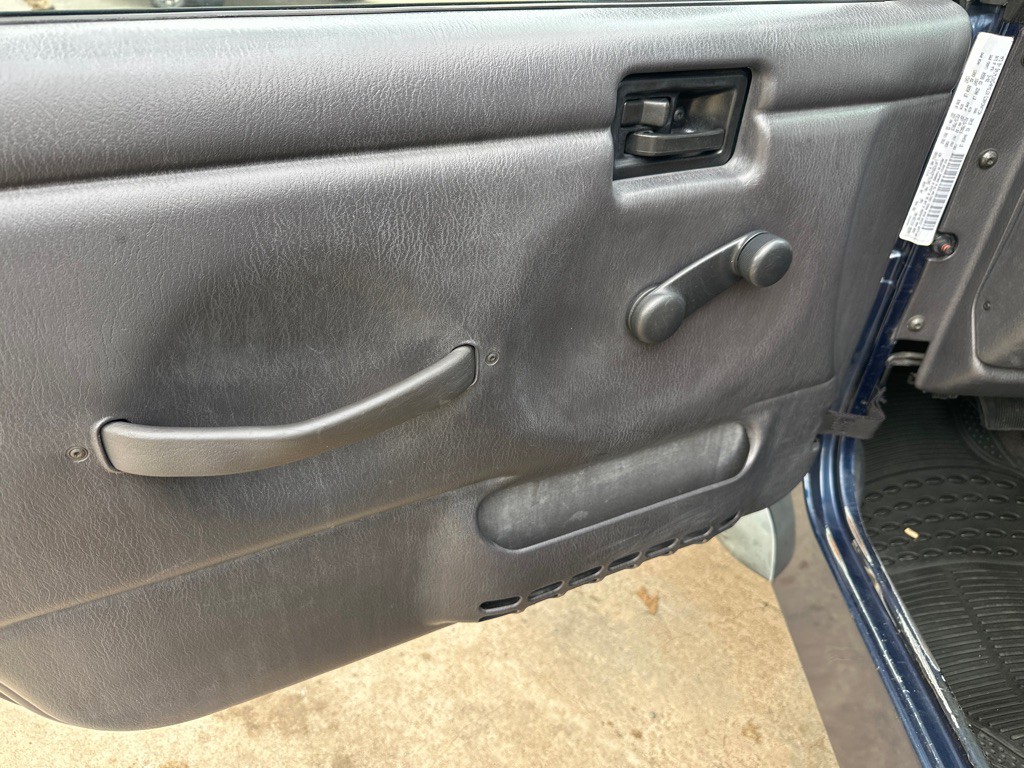 2002 Jeep Wrangler Image 11