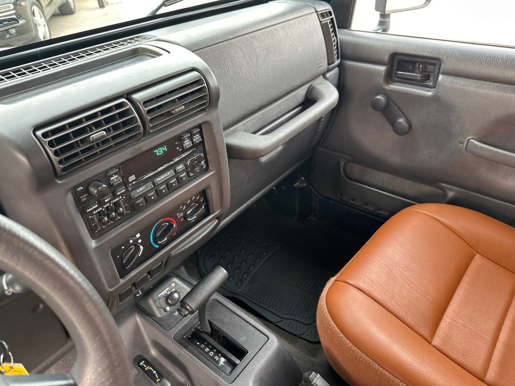 2002 Jeep Wrangler Image 14