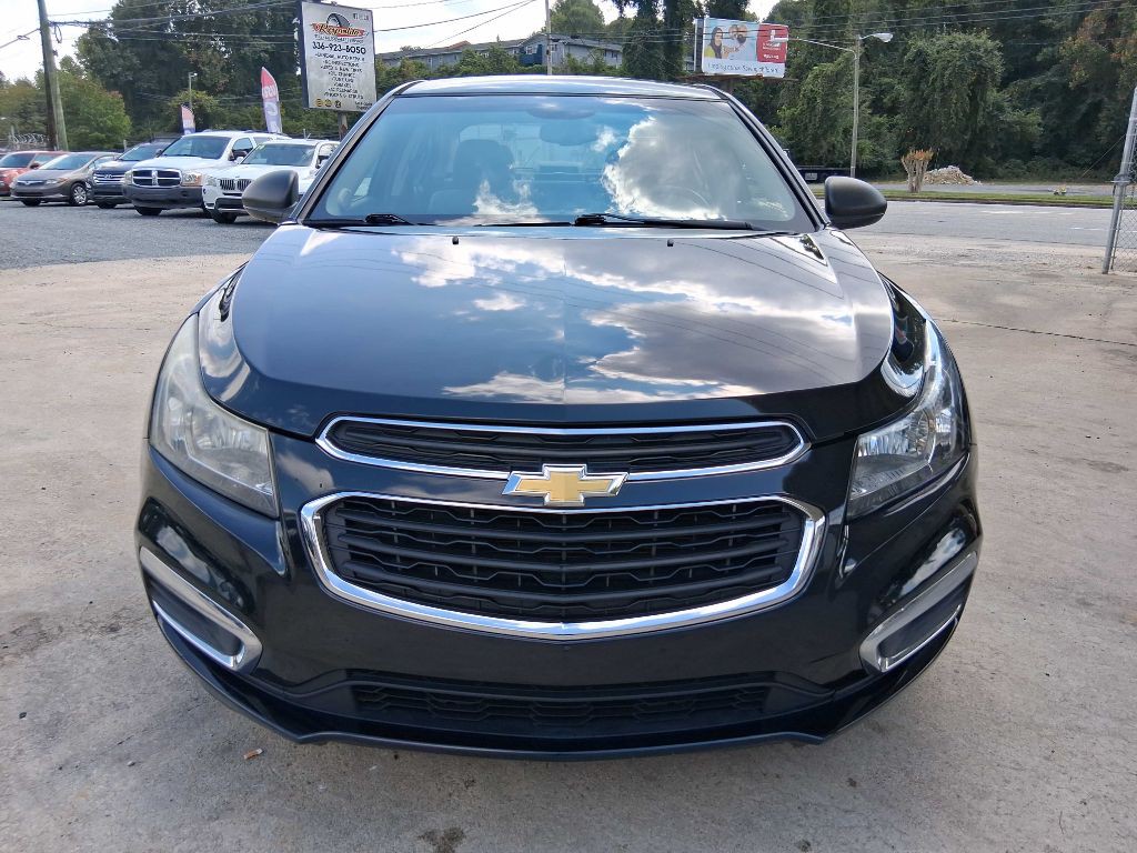 2015 Chevrolet Cruze Image 2