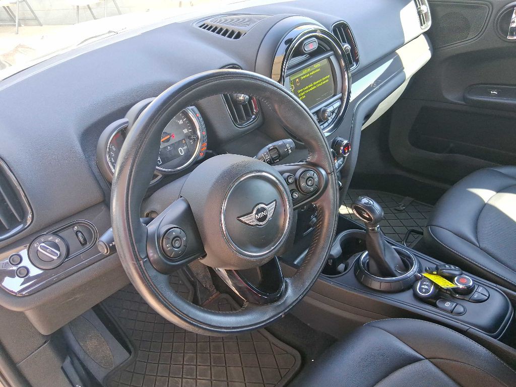 2017 MINI Cooper Image 14