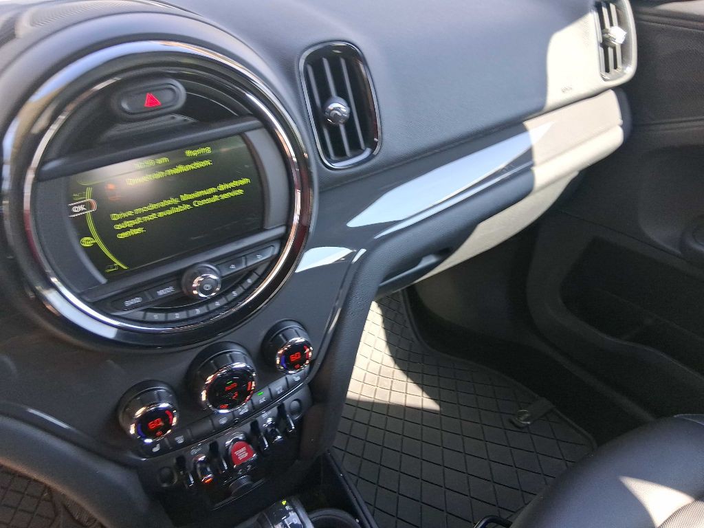 2017 MINI Cooper Image 15