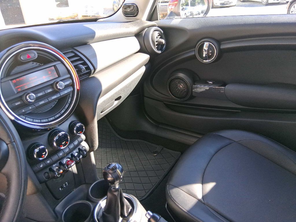 2014 MINI Cooper Image 15