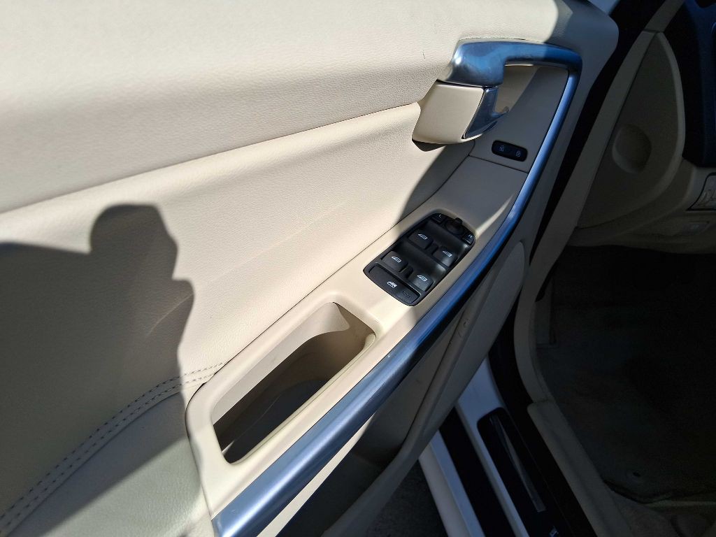 2015 Volvo XC60 Image 10