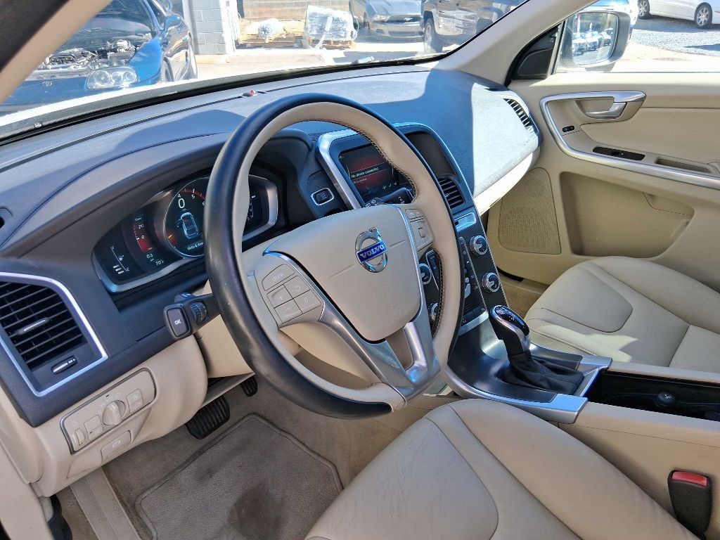 2015 Volvo XC60 Image 11