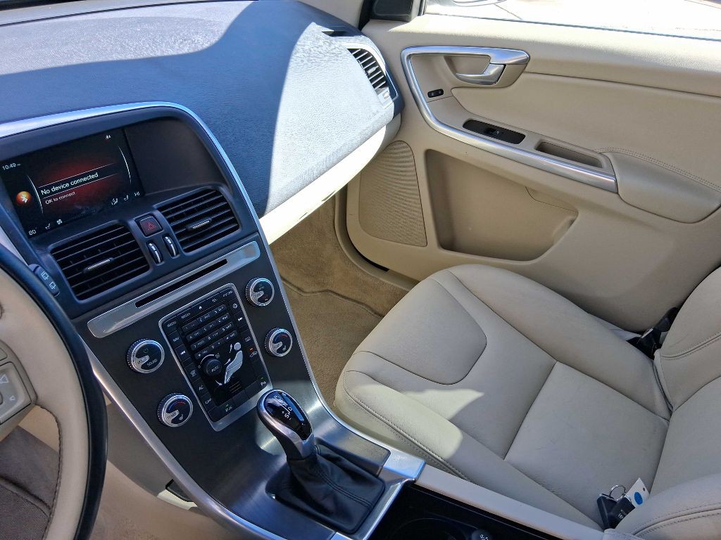 2015 Volvo XC60 Image 14