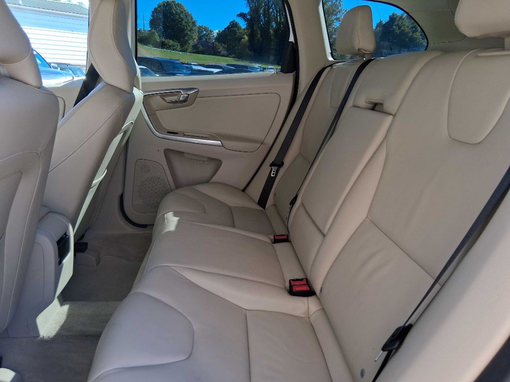 2015 Volvo XC60 Image 17
