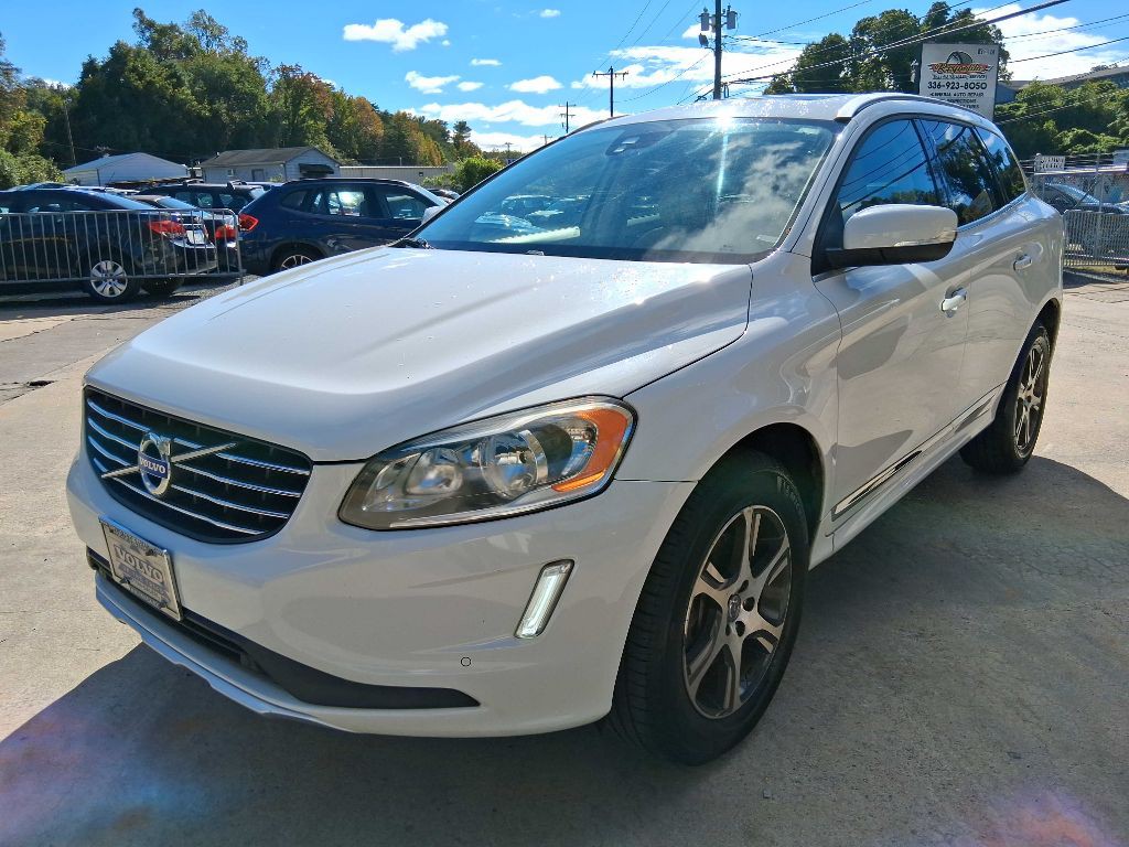 2015 Volvo XC60 Image 1