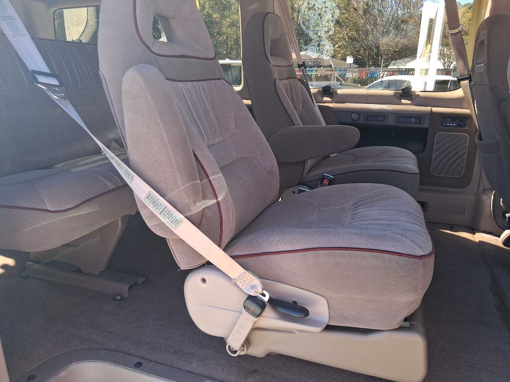 1995 Ford Econoline Image 18
