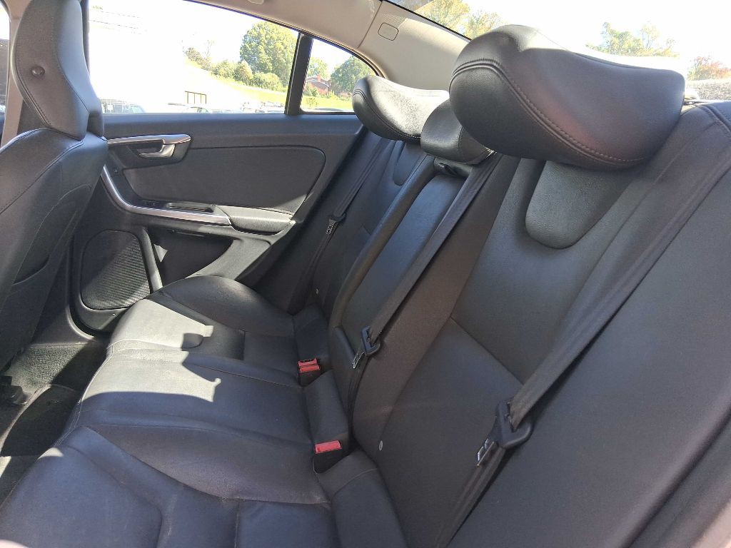 2015 Volvo S60 Image 16