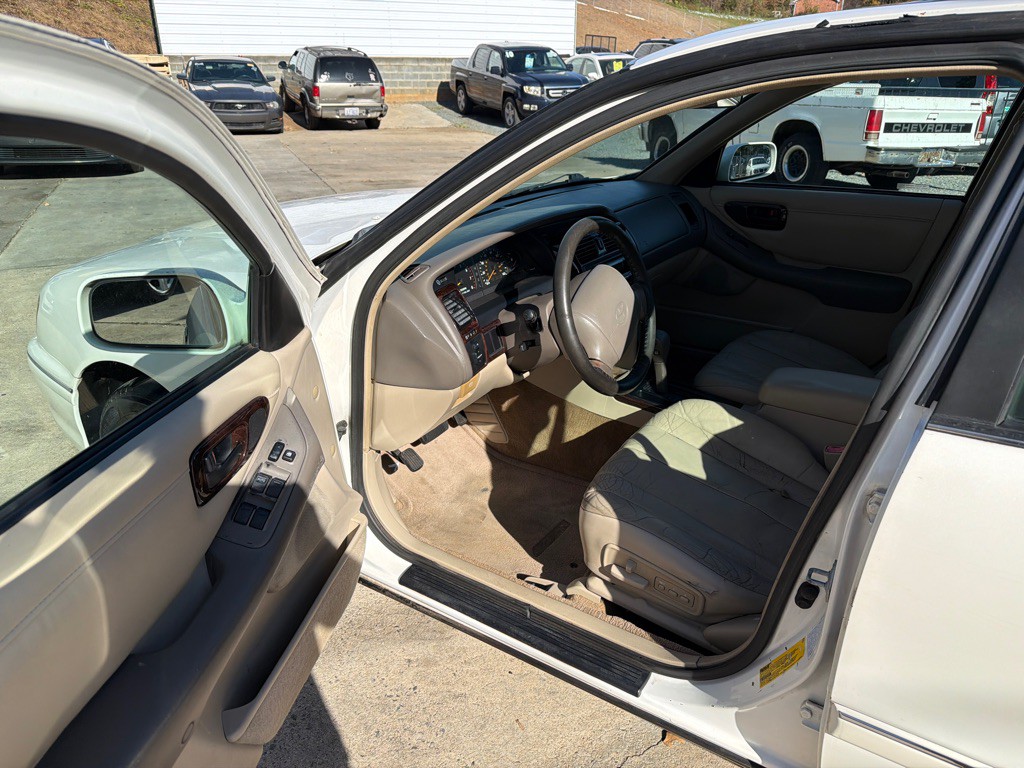 1999 Toyota Avalon Image 8