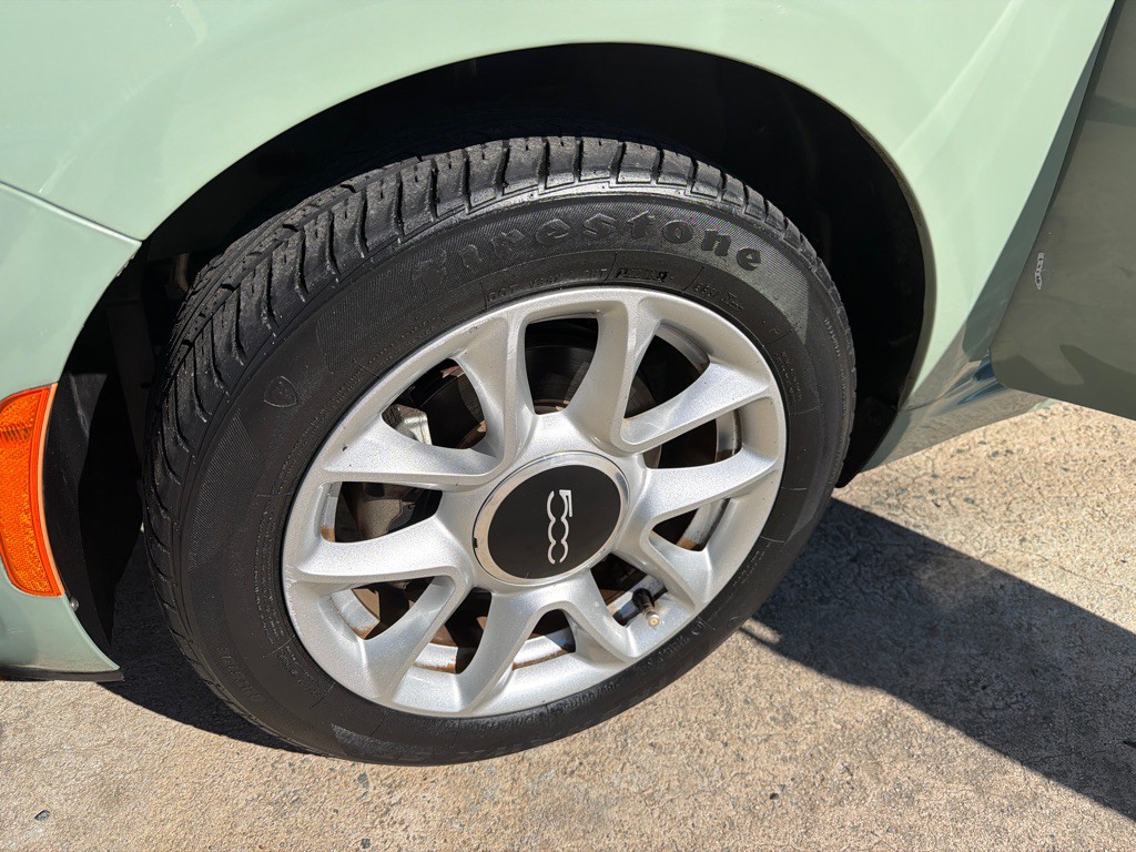 2017 FIAT 500 Image 16