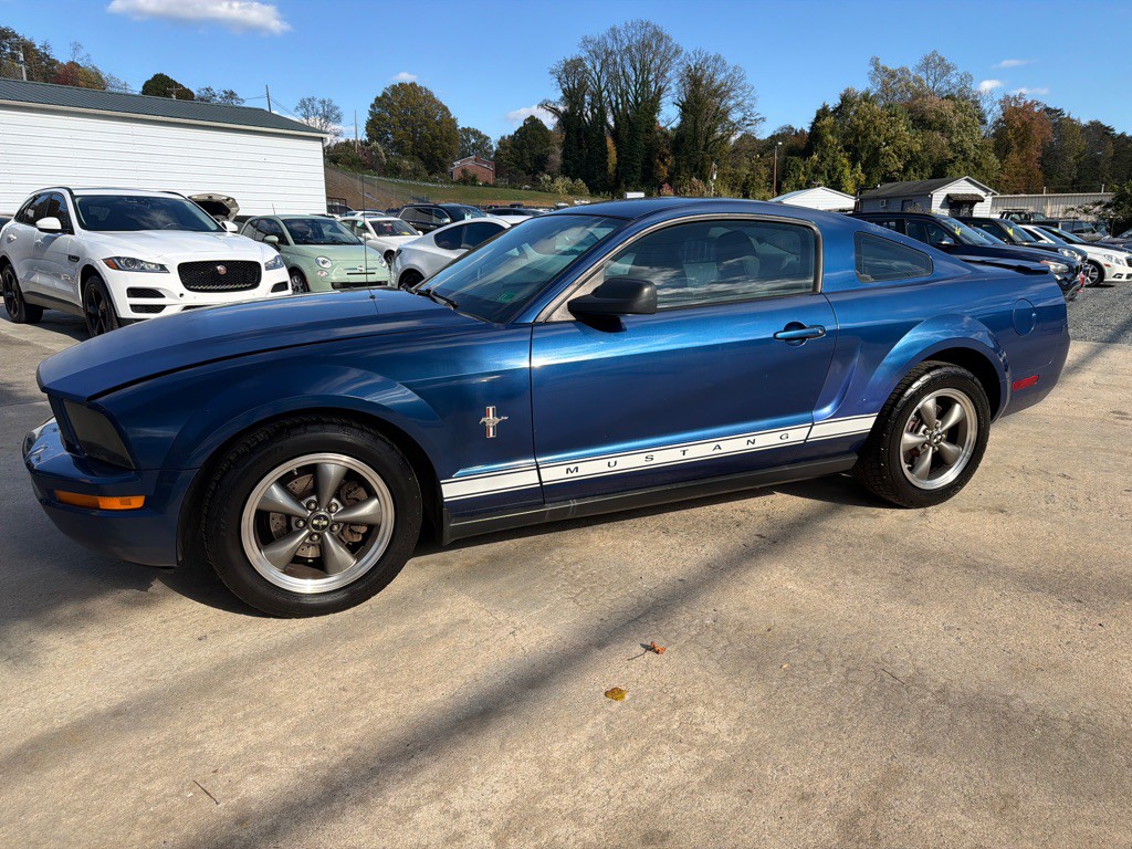 2007 Ford Mustang Image 2