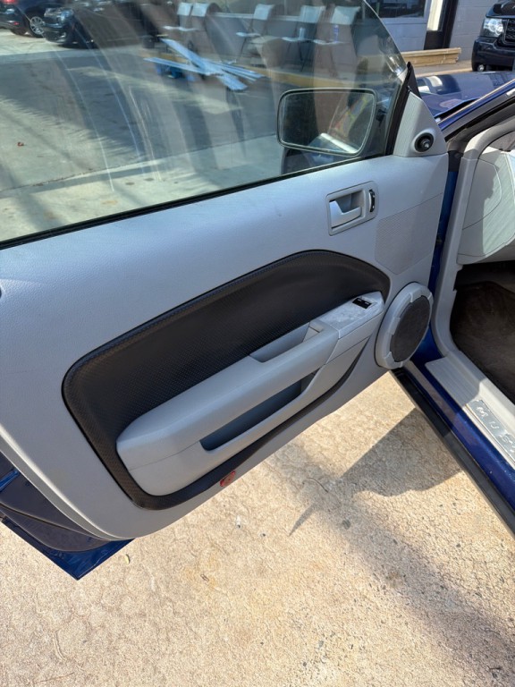 2007 Ford Mustang Image 12