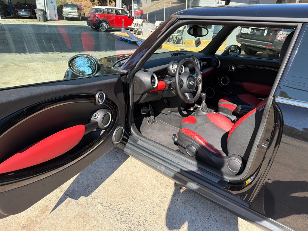 2012 MINI Cooper Image 10