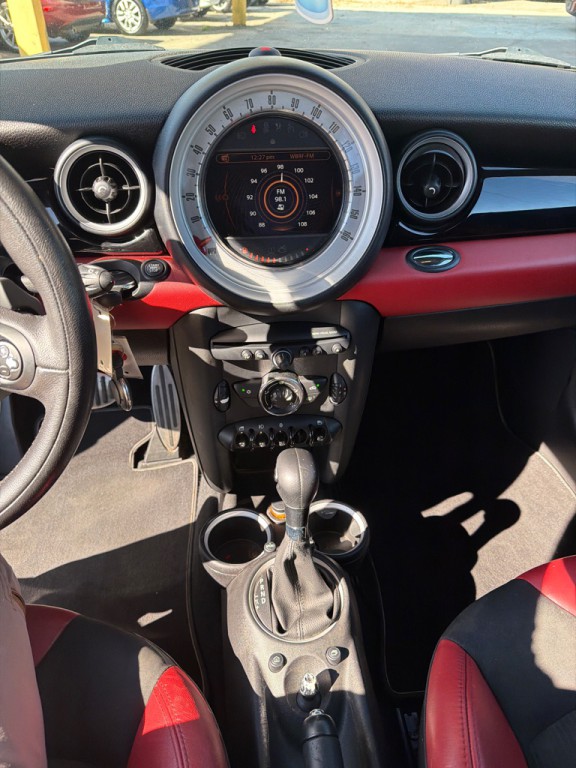2012 MINI Cooper Image 12