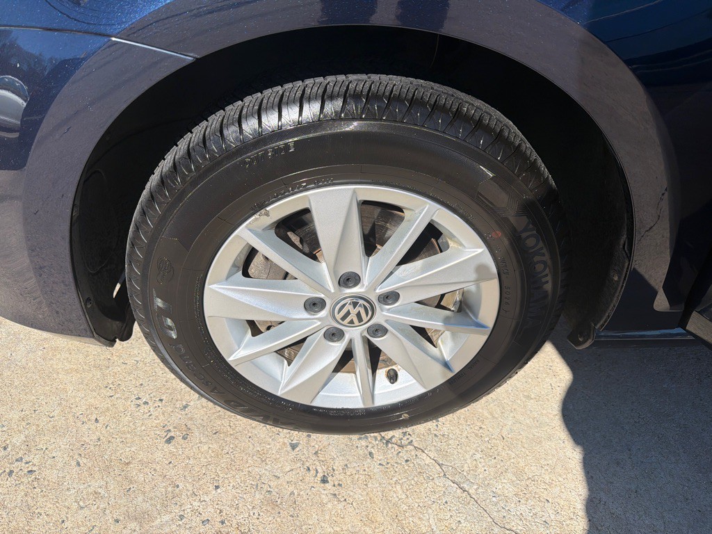 2015 Volkswagen Golf Image 17