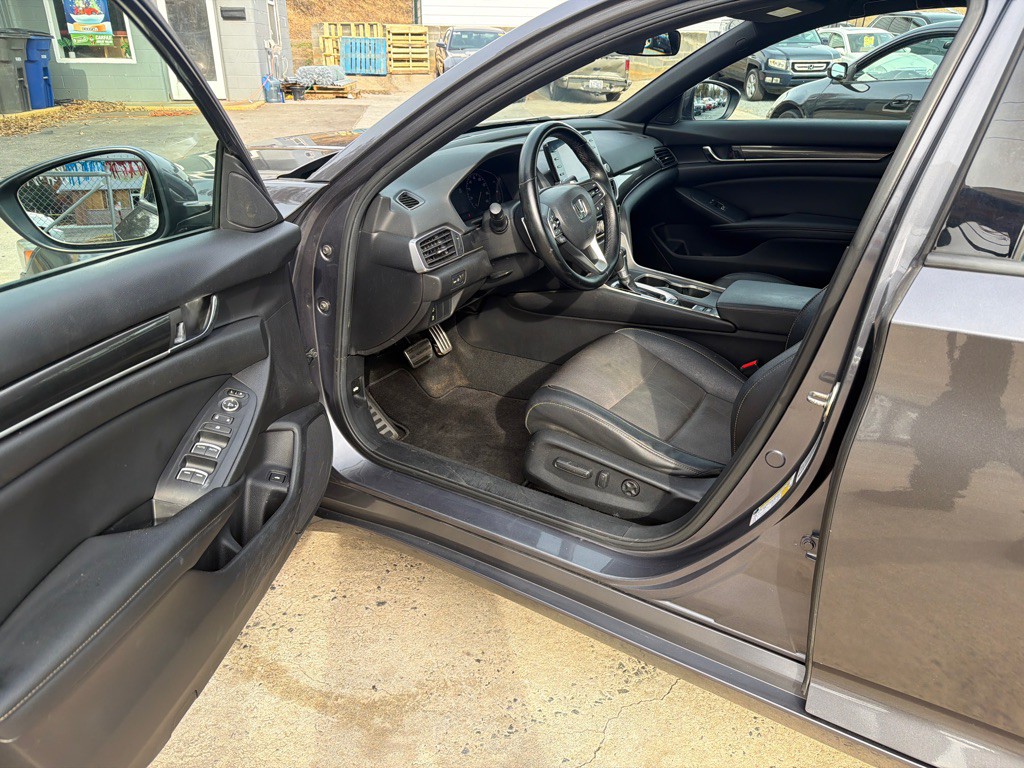 2019 Honda Accord Image 8