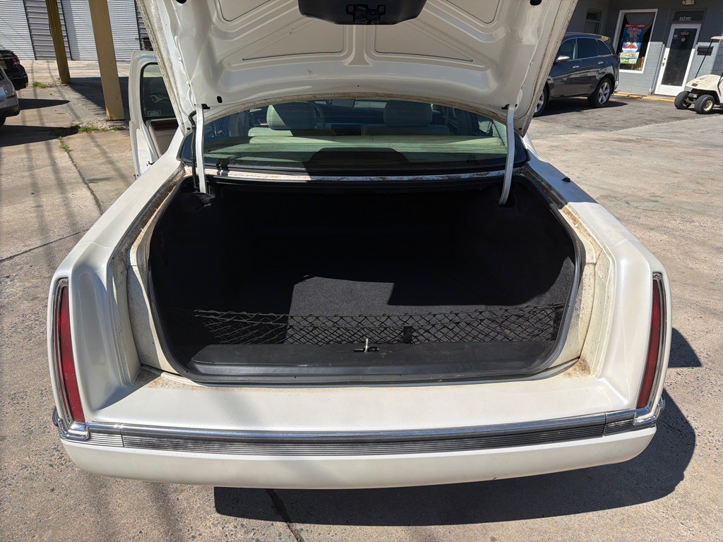 1994 Cadillac DeVille Image 9