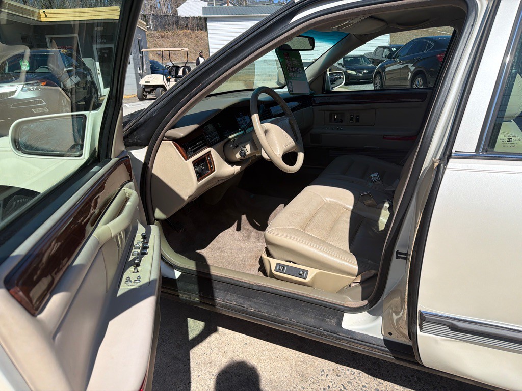 1994 Cadillac DeVille Image 10